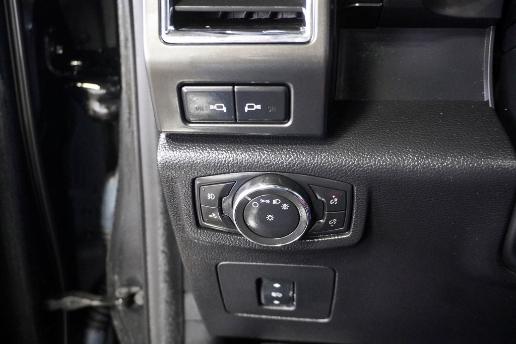 2017 Ford F-150 Lariat Twin Panel Moonroof & Navigation System