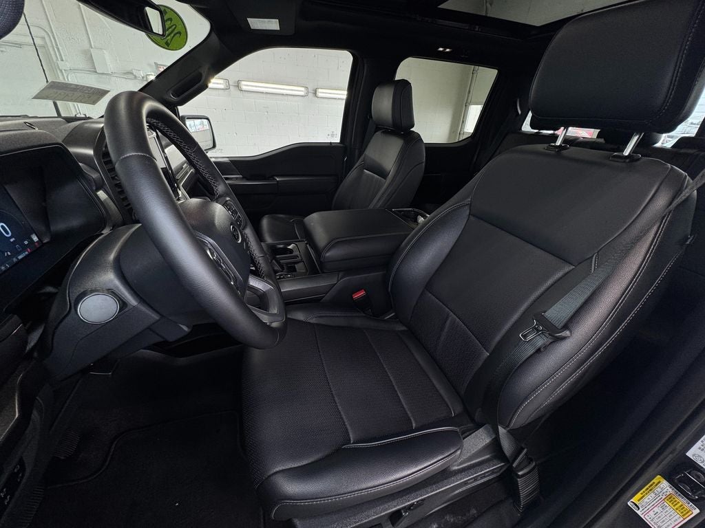 2025 Ford F-150 Lariat Navigation system