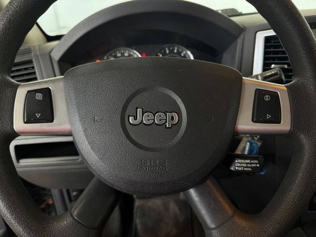 2009 Jeep Grand Cherokee Laredo Alloy wheels