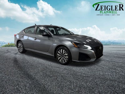 2024 Nissan Altima 2.5 SV NissanConnect featuring Apple CarPlay