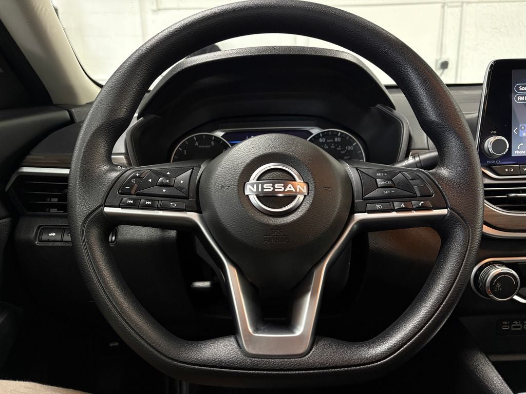 2024 Nissan Altima 2.5 SV NissanConnect featuring Apple CarPlay