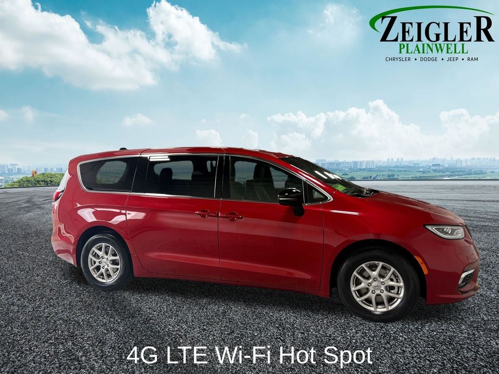 2025 Chrysler Pacifica Select Radio: Uconnect 5 with 10.1" Display