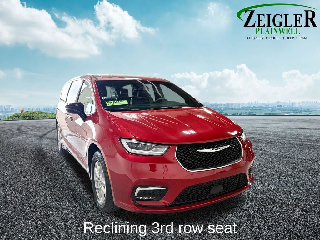 2025 Chrysler Pacifica Select Radio: Uconnect 5 with 10.1" Display