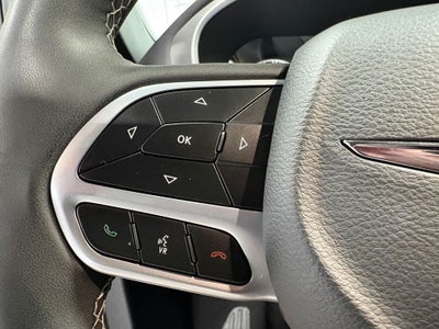 2025 Chrysler Pacifica Select Radio: Uconnect 5 with 10.1" Display