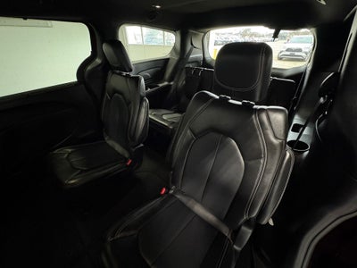 2025 Chrysler Pacifica Select Radio: Uconnect 5 with 10.1" Display