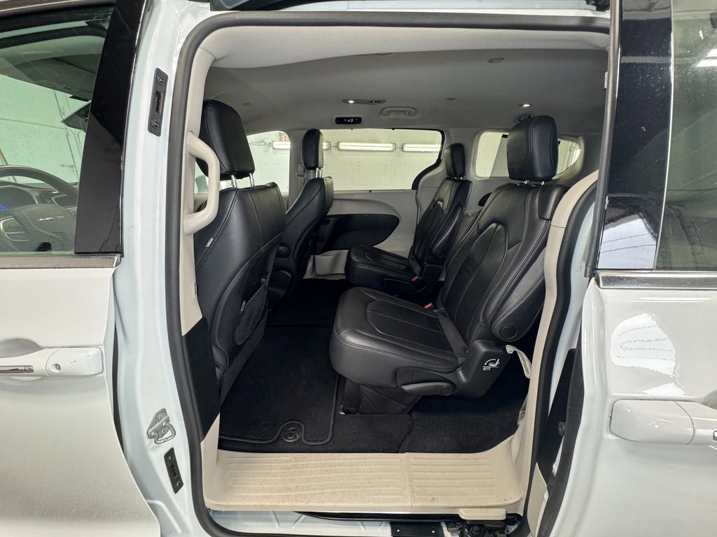 2017 Chrysler Pacifica Touring L 3rd row seat