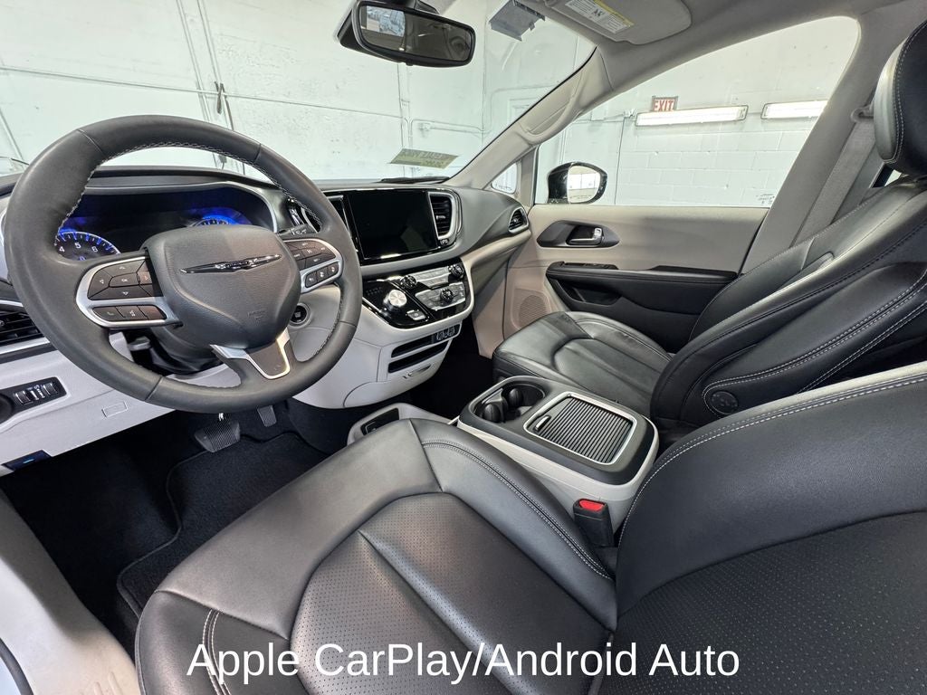 2023 Chrysler Pacifica Touring L Radio: Uconnect 5 w/10.1" Display
