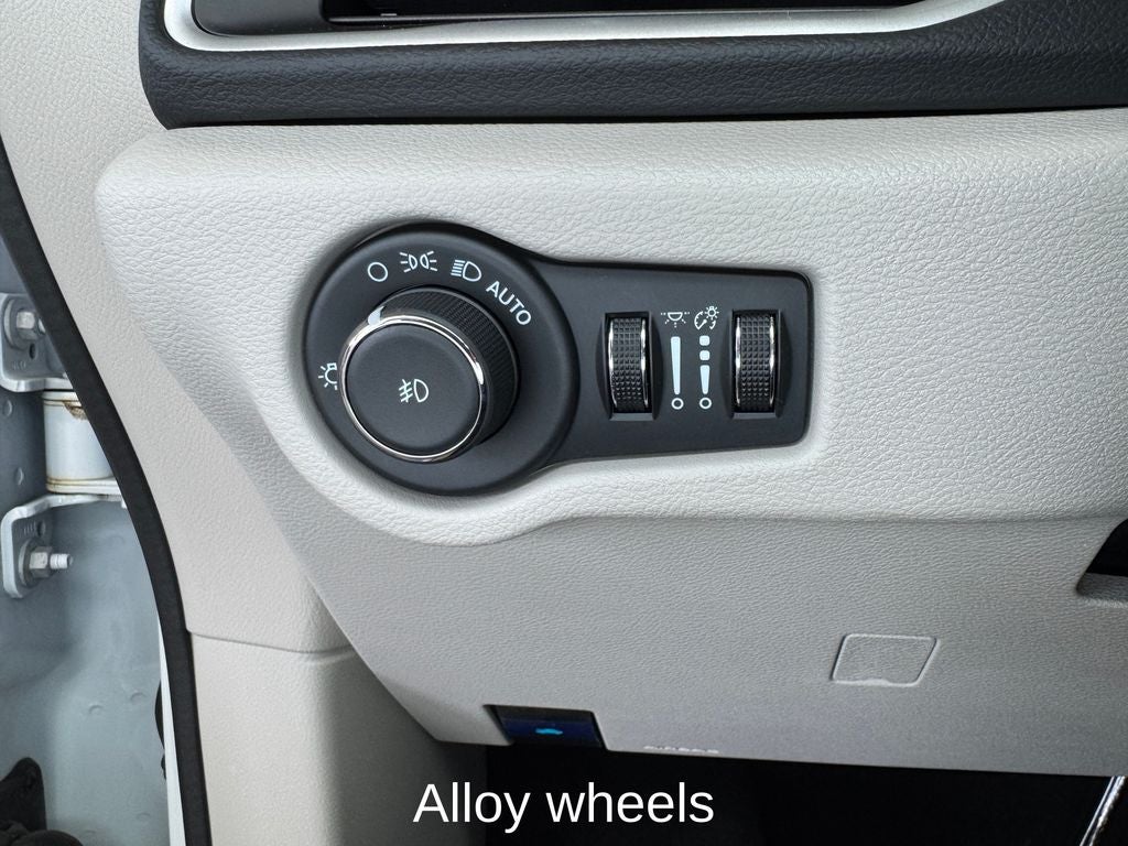 2023 Chrysler Pacifica Touring L Radio: Uconnect 5 w/10.1" Display
