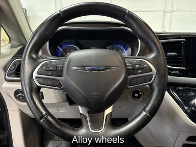 2017 Chrysler Pacifica Touring L Plus