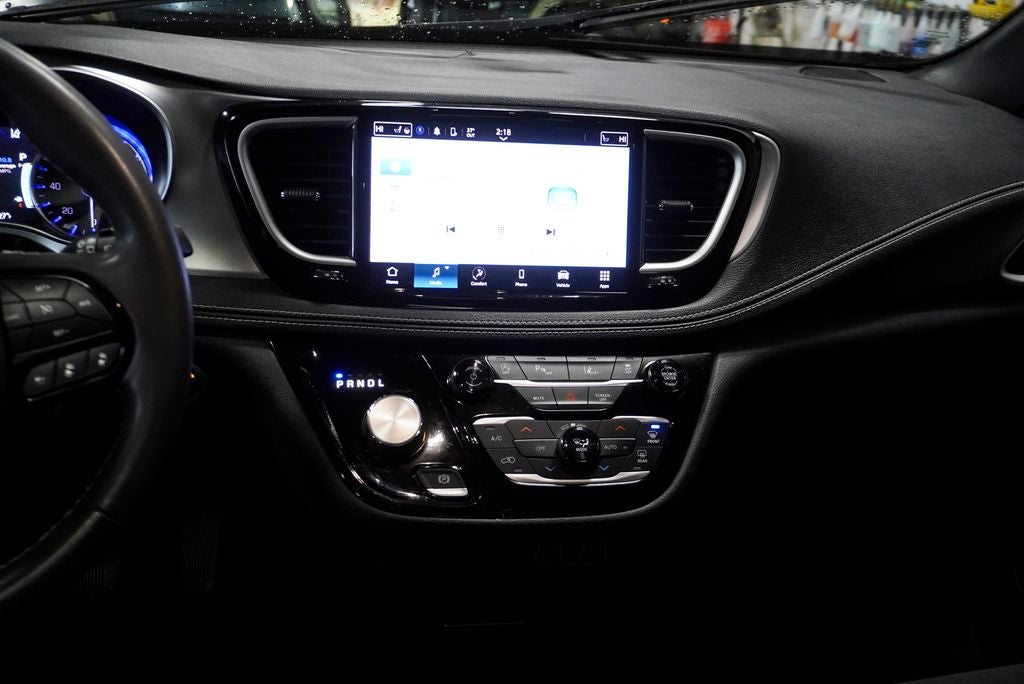 2023 Chrysler Pacifica Touring Apple CarPlay/Android Auto