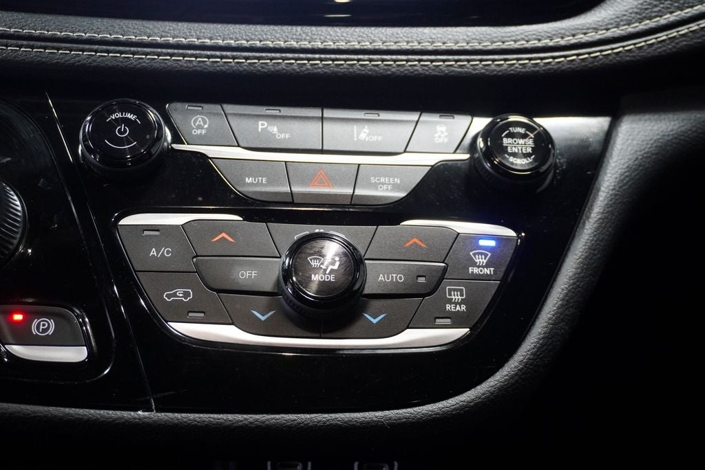 2023 Chrysler Pacifica Touring Apple CarPlay/Android Auto