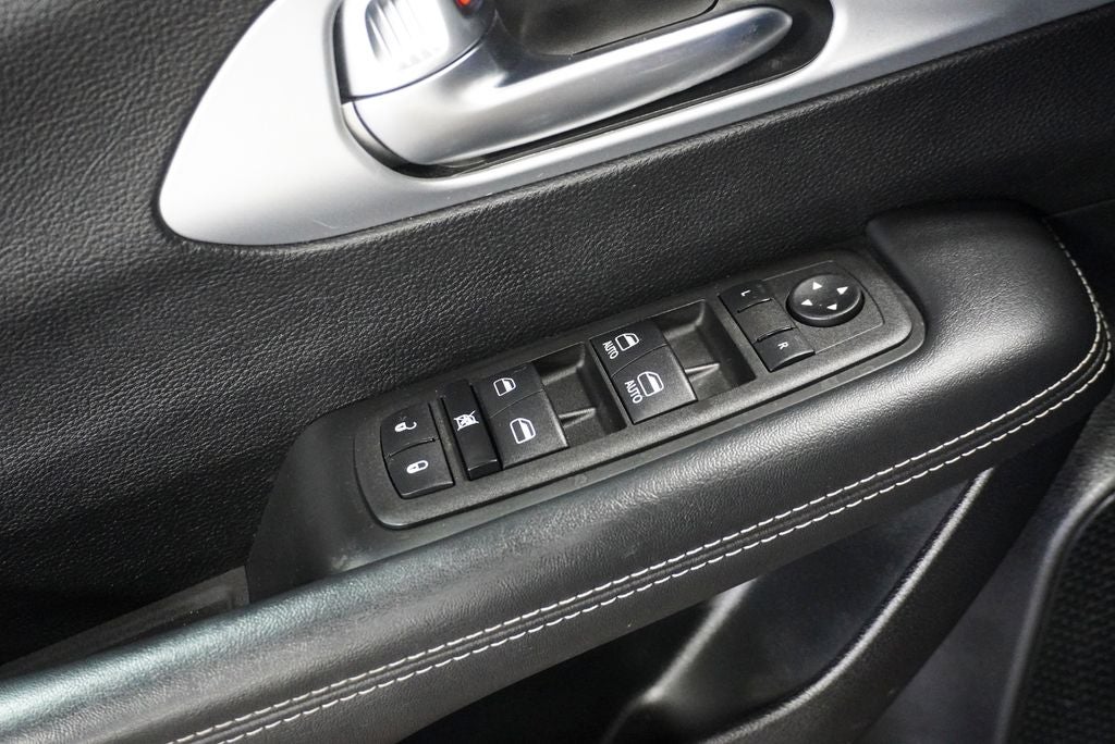 2023 Chrysler Pacifica Touring Apple CarPlay/Android Auto