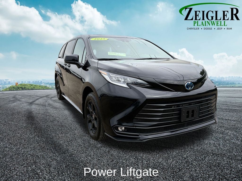 2025 Toyota Sienna Woodland Edition 7 Passenger