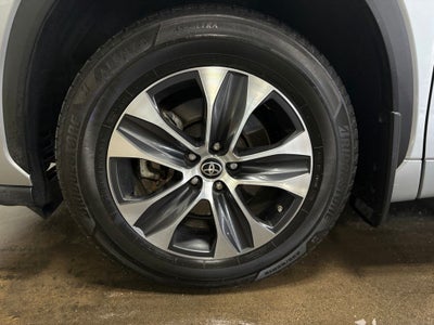 2022 Toyota Highlander Hybrid XLE Power moonroof