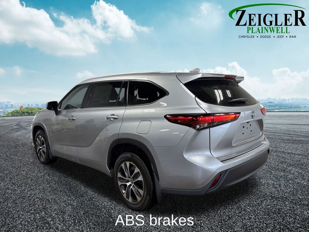 2022 Toyota Highlander Hybrid XLE Power moonroof