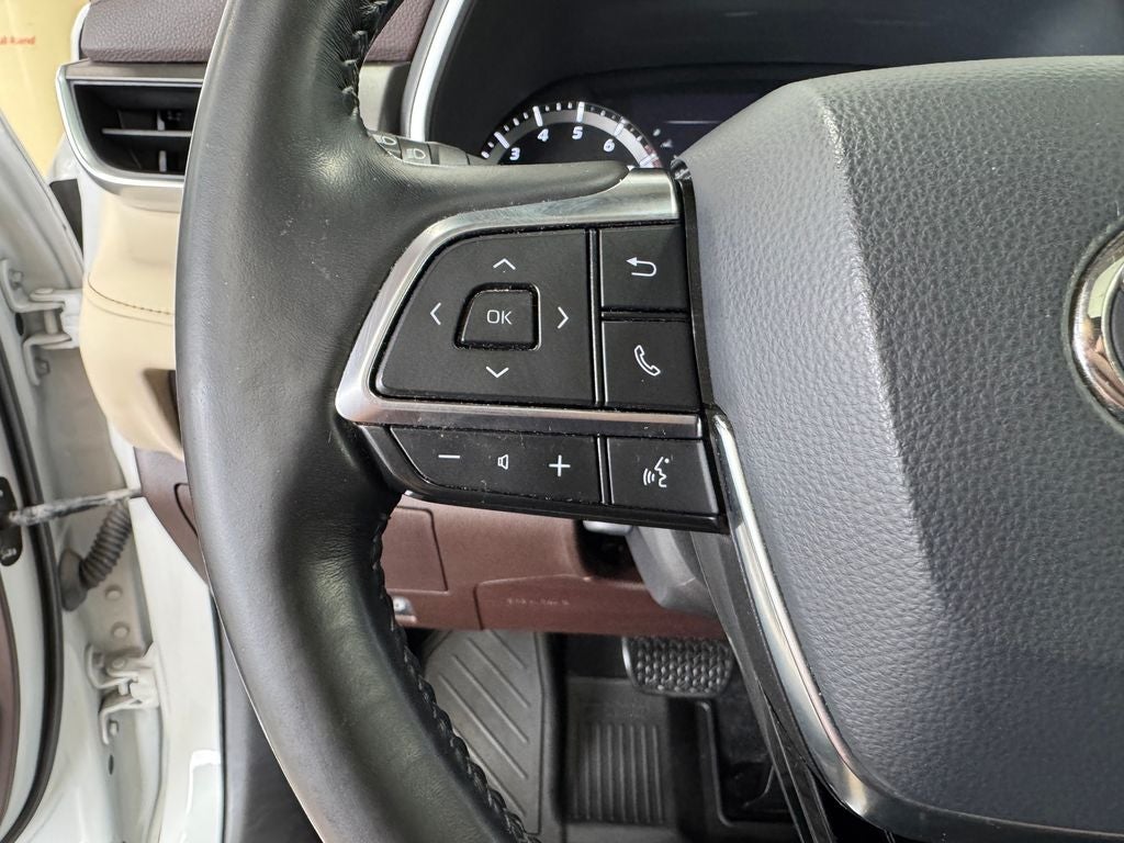 2020 Toyota Highlander XLE Power moonroof