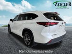 2020 Toyota Highlander XLE Power moonroof