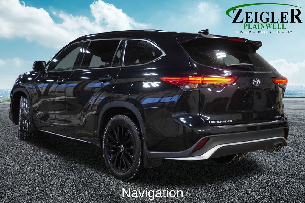 2023 Toyota Highlander XSE Power moonroof & Navigation