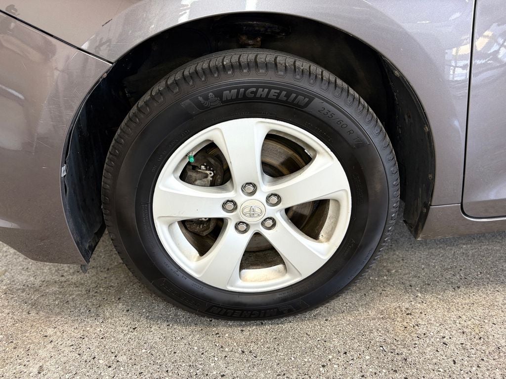 2011 Toyota Sienna LE 8 Passenger