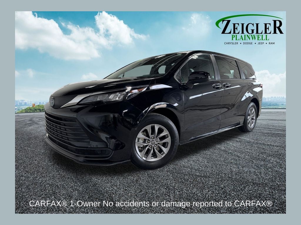 2025 Toyota Sienna LE 8 Passenger