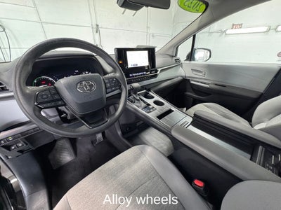 2025 Toyota Sienna LE 8 Passenger