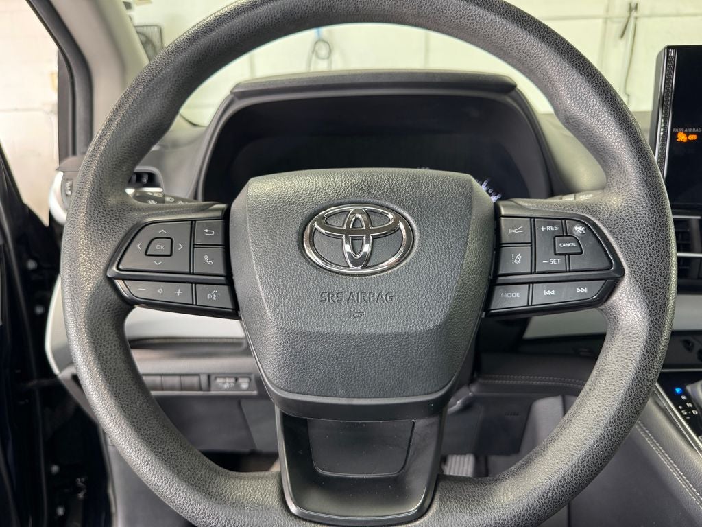 2025 Toyota Sienna LE 8 Passenger