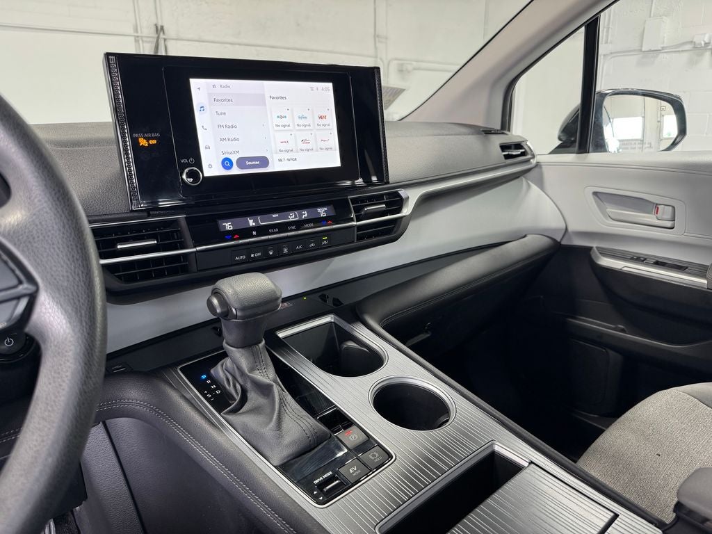 2025 Toyota Sienna LE 8 Passenger