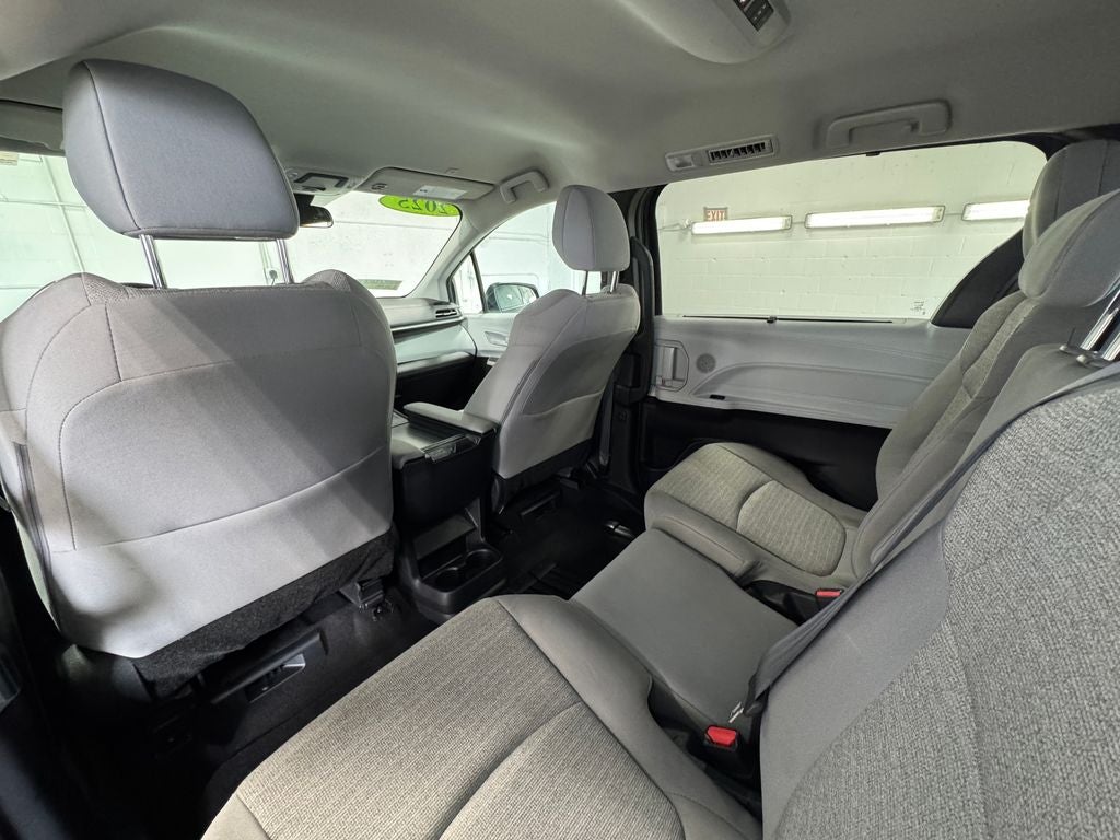 2025 Toyota Sienna LE 8 Passenger