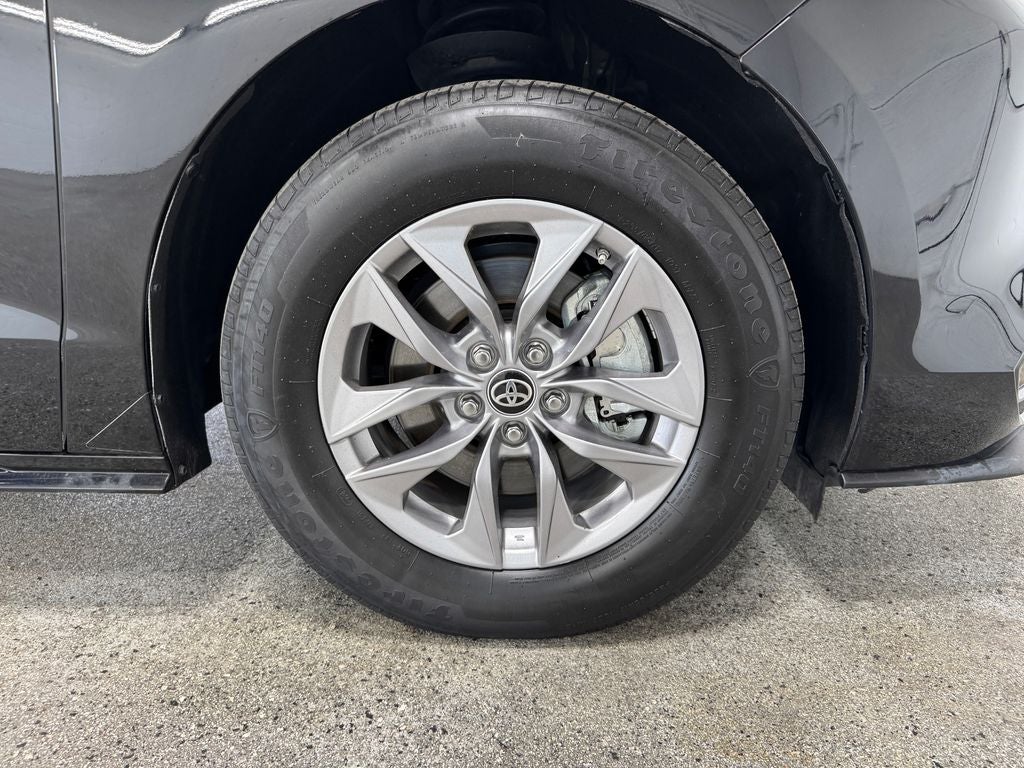 2025 Toyota Sienna LE 8 Passenger