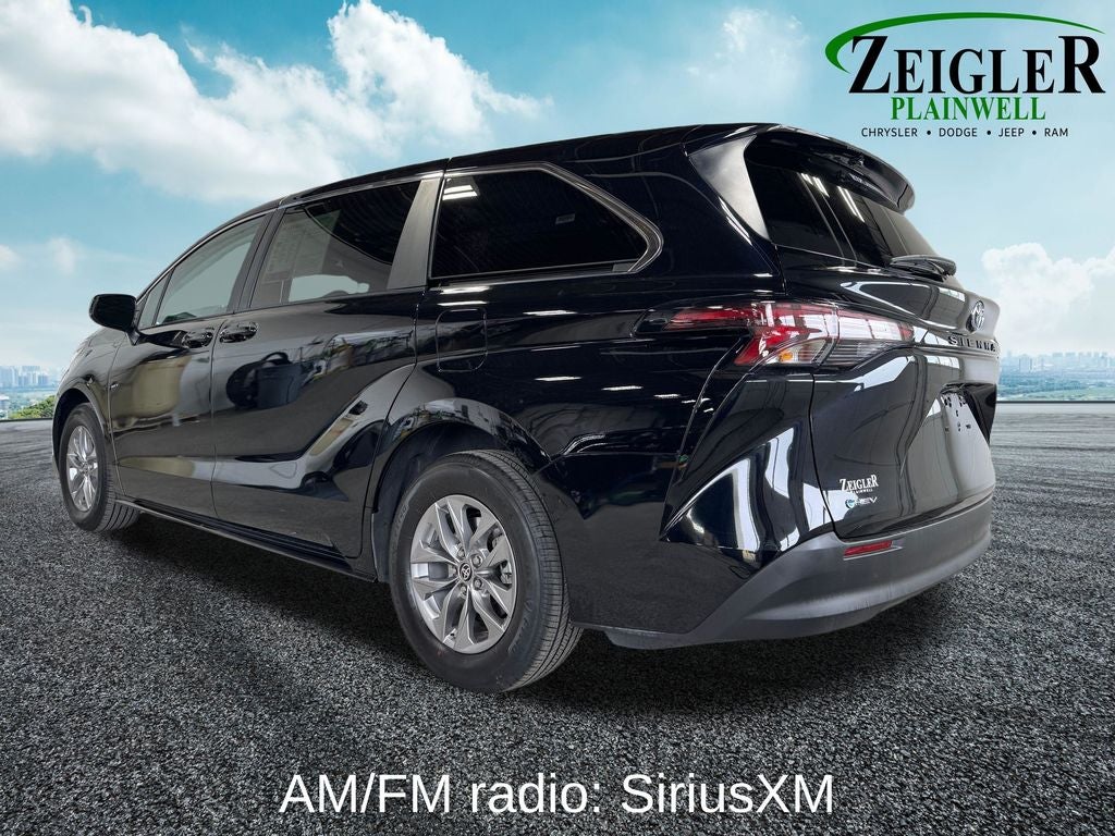 2025 Toyota Sienna LE 8 Passenger