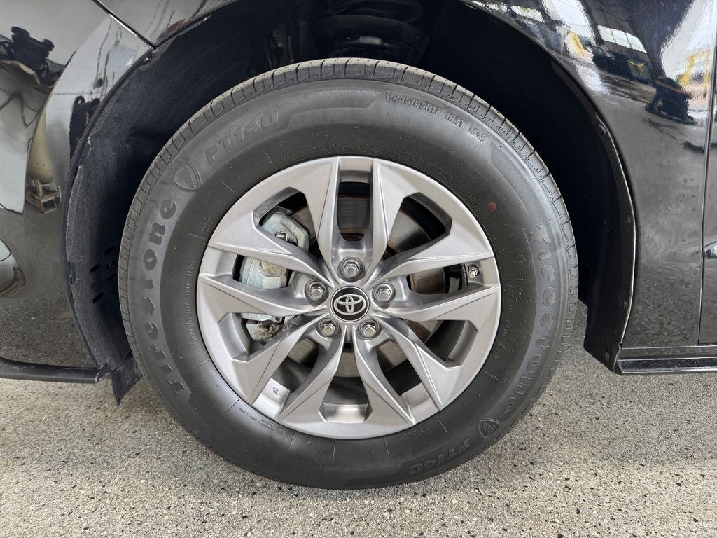 2025 Toyota Sienna LE 8 Passenger