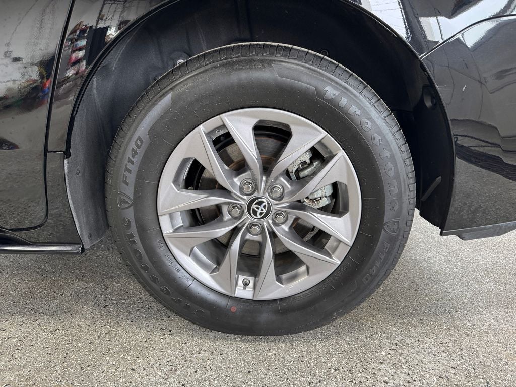 2025 Toyota Sienna LE 8 Passenger