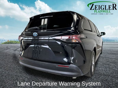 2025 Toyota Sienna LE 8 Passenger