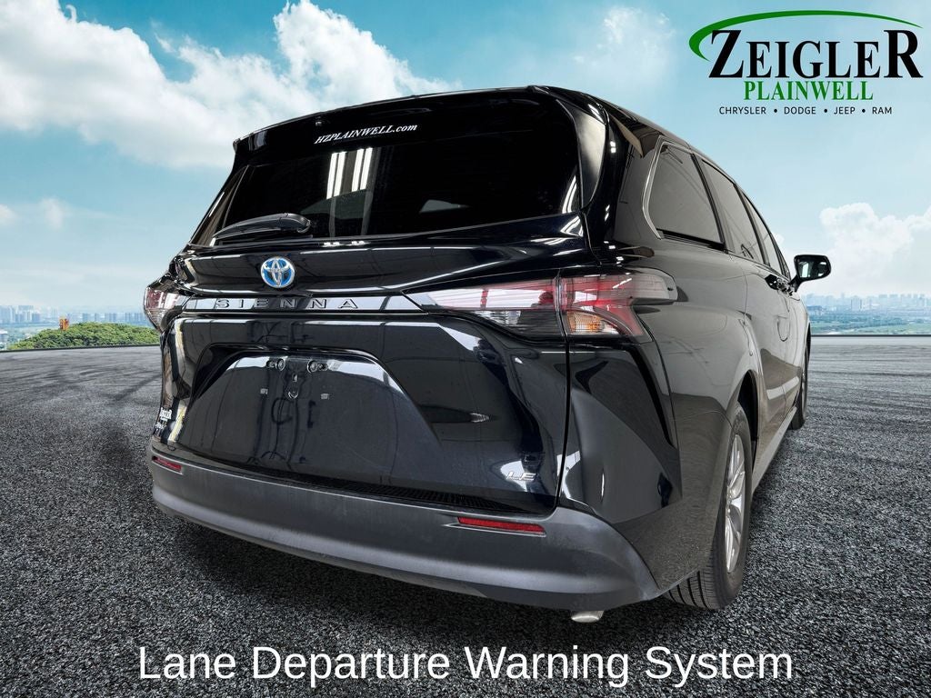 2025 Toyota Sienna LE 8 Passenger