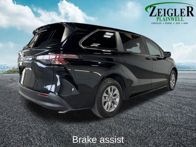 2025 Toyota Sienna LE 8 Passenger