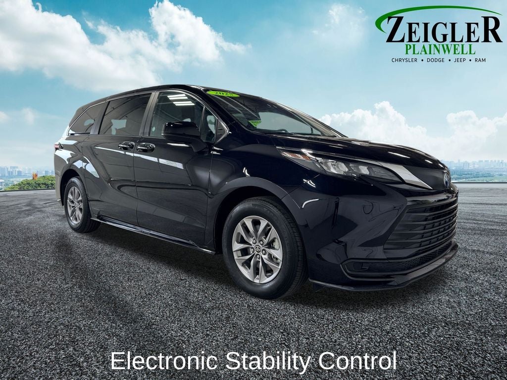 2025 Toyota Sienna LE 8 Passenger