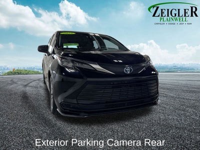 2025 Toyota Sienna LE 8 Passenger