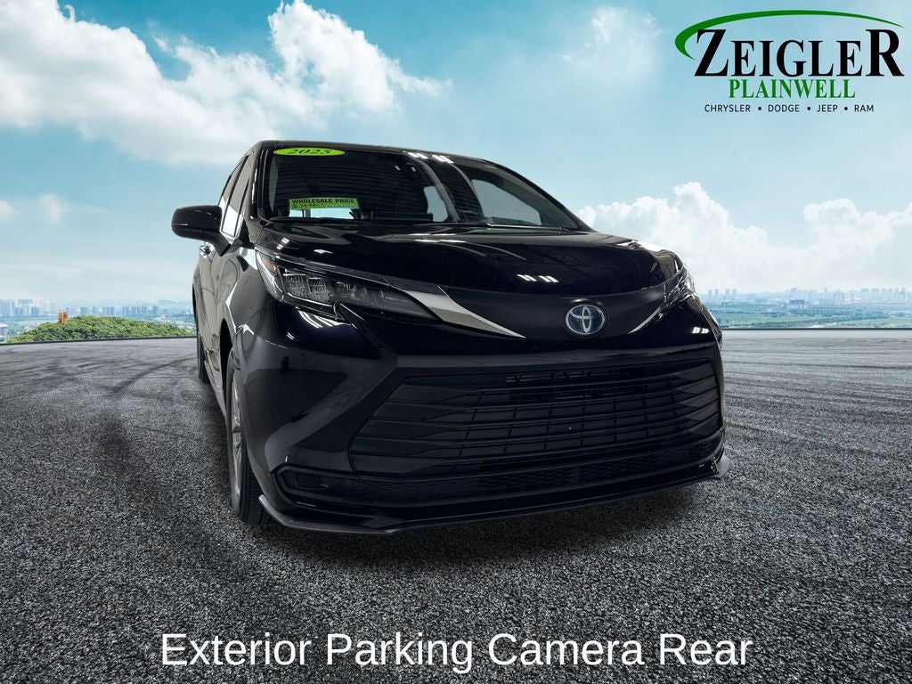 2025 Toyota Sienna LE 8 Passenger