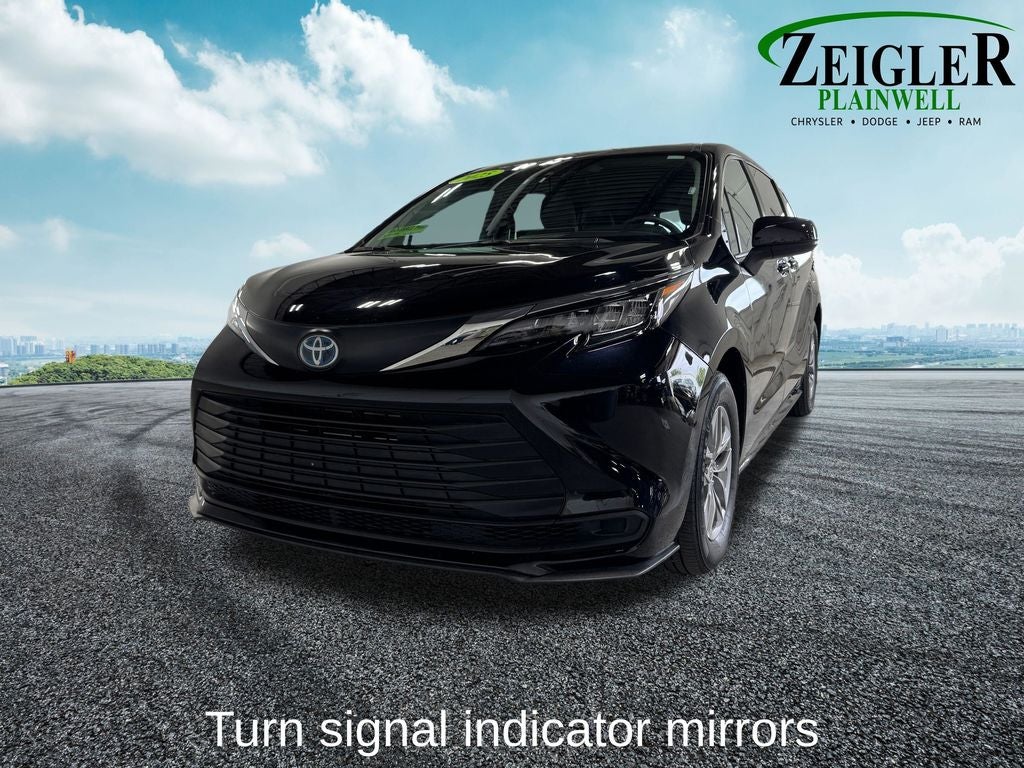 2025 Toyota Sienna LE 8 Passenger