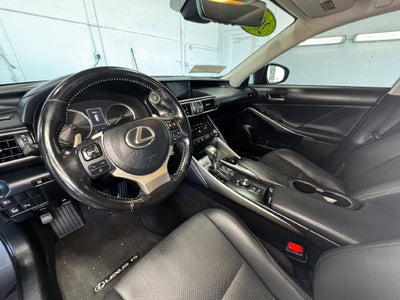2017 Lexus IS 300 Power moonroof