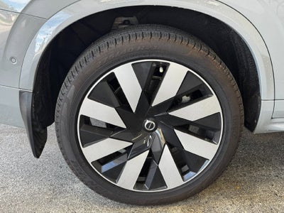 2024 Volvo XC90 Recharge Plug-In Hybrid Ultimate Lounge Package