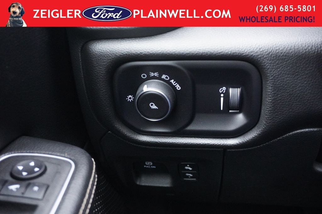 2023 RAM 1500 Laramie CREW CAB 4x4 Navigation Heated Front Leather Heate