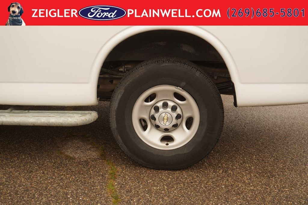 2024 Chevrolet Express 2500 Work Van Cargo