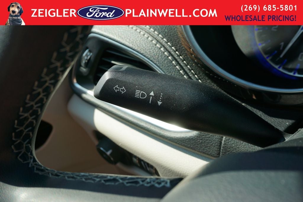 2023 Chrysler Pacifica Limited Heated Leather Power Moonroof Navigation Quad Rear