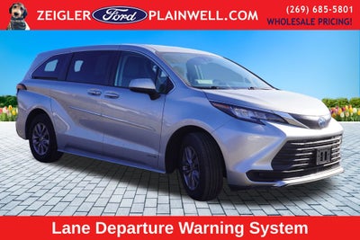 2021 Toyota Sienna LE 8 Passenger