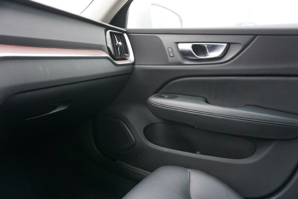 2025 Volvo V60 Cross Country B5 Plus