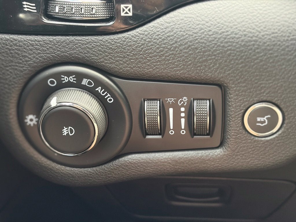 2023 Jeep Cherokee Altitude * Certified Pre-Owned *