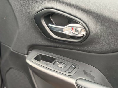 2022 Jeep Cherokee Latitude Lux * Certified Pre-Owned *