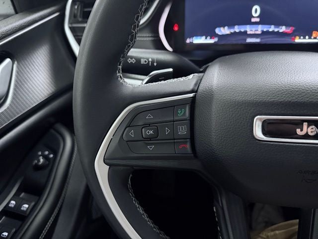 2023 Jeep Grand Cherokee Laredo 4x4
