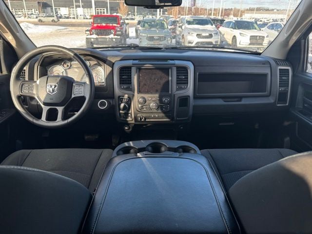 2022 RAM 1500 Classic Tradesman Crew Cab 4x4 5'7' Box